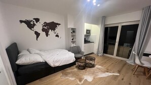 1 bedroom, iron/ironing board, WiFi, bed sheets - Modern & stylish studio in a top location (Köln)