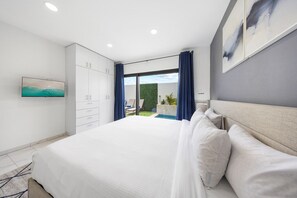 2 bedrooms, travel crib, free WiFi, bed sheets