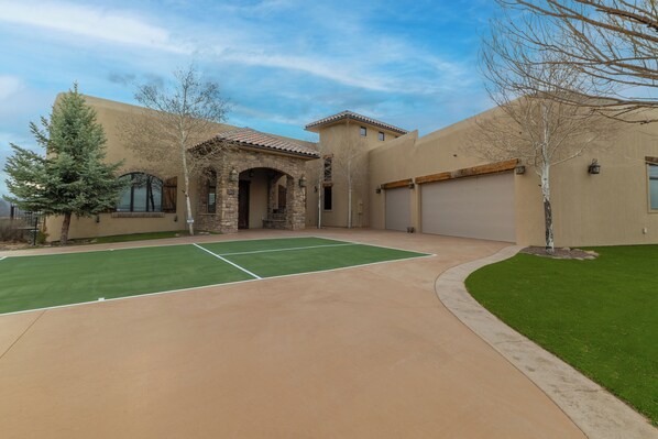 Spacious 5-bedroom house in charming Ruidoso with WiFi, AC, Ruidoso ...