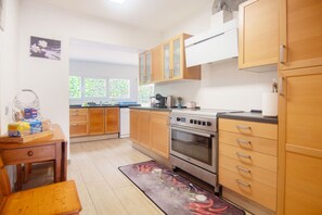 Réfrigérateur, micro-ondes, four, lave-vaisselle