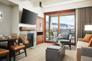 TV, fireplace, foosball, table tennis