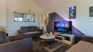 TV - Villa Mia by Villas Guide (Krivodol)