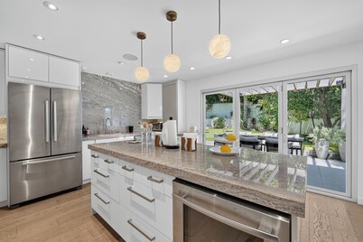 Hollywood Hills Retreat • Pool + Spa + Outdoor Dining + Views | Skyline Chalet