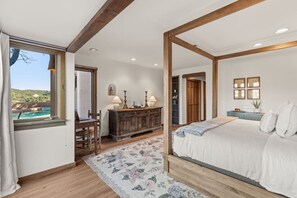 4 bedrooms, desk, iron/ironing board, travel cot - Ski Discounts! Luxe Escape near Opera | Spa • Pool • Casita (Santa Fe)
