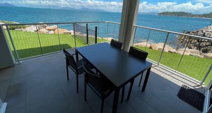 Amazing sea views capture the sea breezes located on beautiful Magnetic Island.