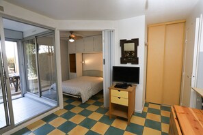 Room - St Cyprien cozy apartment near the beach with garden (Saint-Cyprien)
