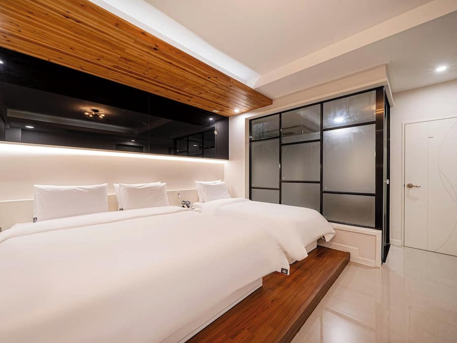 Premium Twin Room, Non Smoking | Laptop workspace, blackout drapes, soundproofing, free WiFi