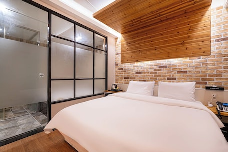 Standard Double Room, Non Smoking | Laptop workspace, blackout drapes, soundproofing, free WiFi