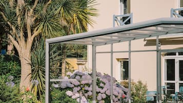 Piscine couverte, piscine extérieure (ouverte en saison)