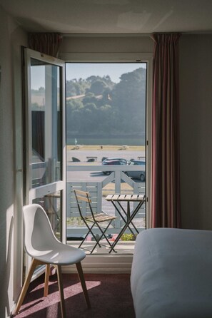 In-room safe, soundproofing, free WiFi