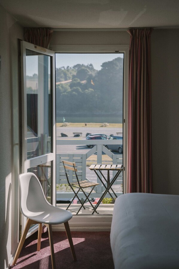 In-room safe, soundproofing, free WiFi