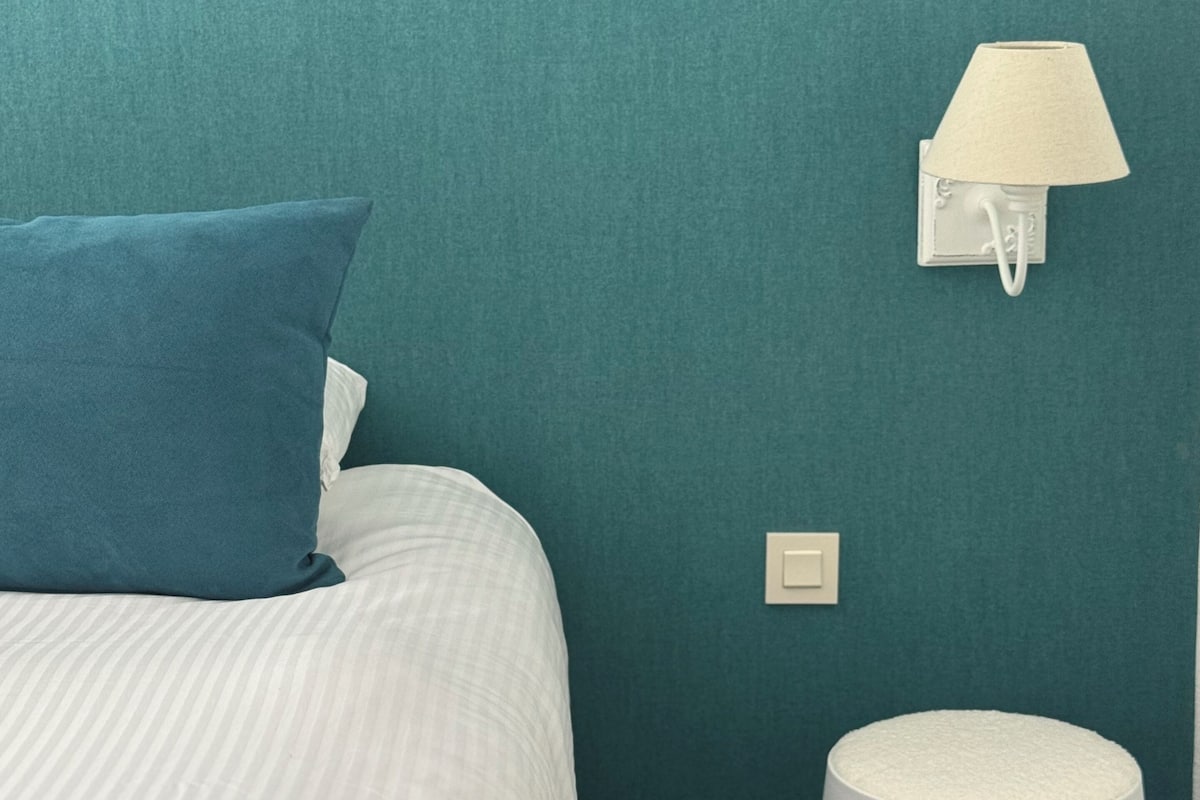 Comfort Room, Garden View | 1 bedroom, in-room safe, soundproofing, free WiFi