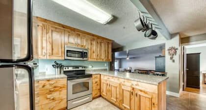 Spacious 2BR, 2BA for 6- Kristi
