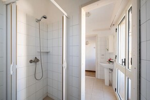 Dusj, hårføner og bidé