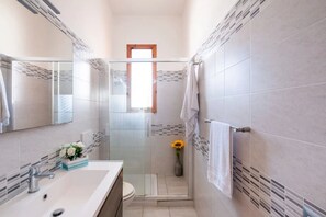 Shower, hair dryer, bidet - Rifugio Al Mare, Ac, Wifi, San Foca (San Foca)