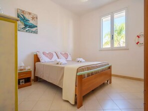 2 bedrooms, iron/ironing board, free WiFi