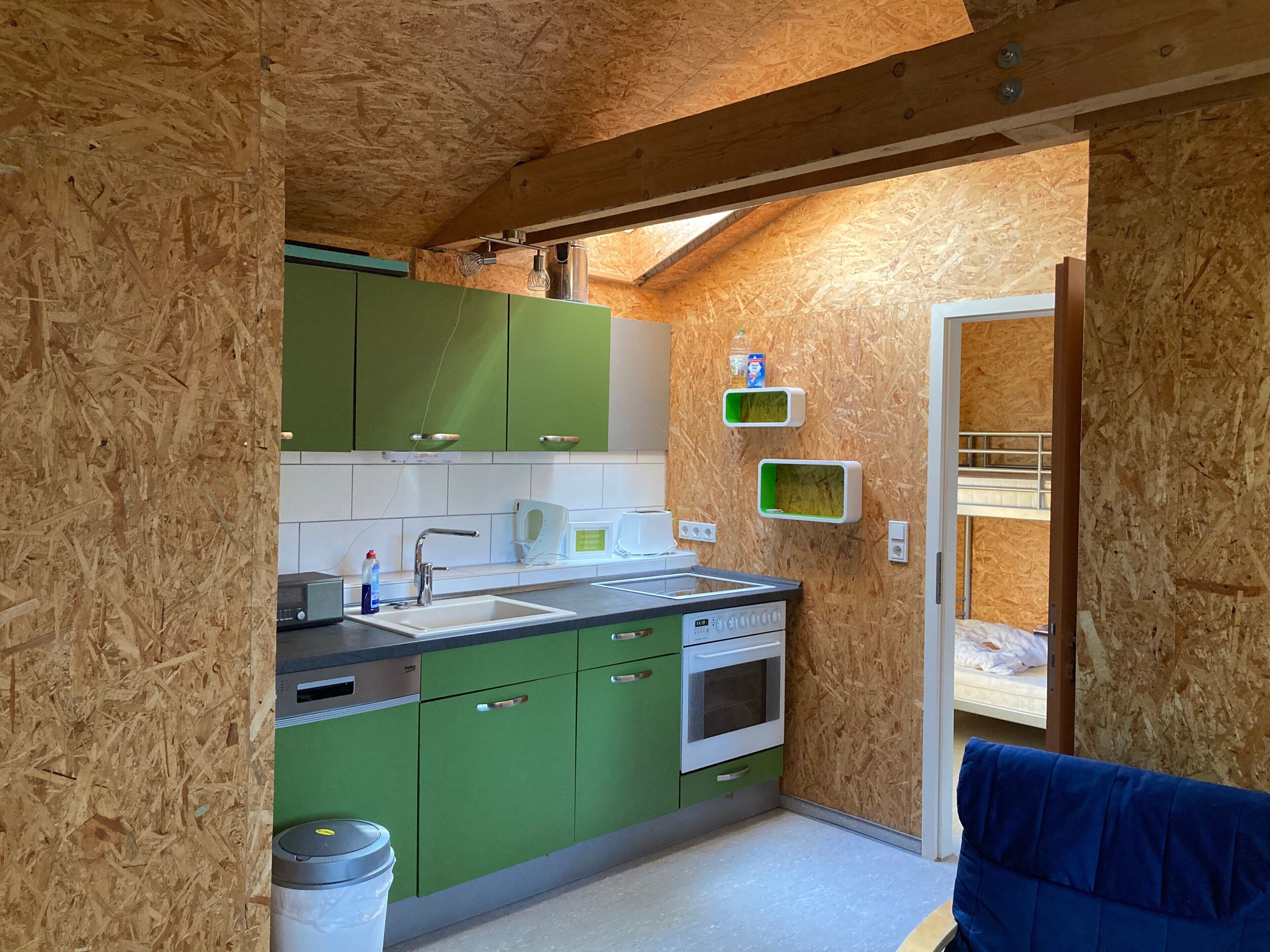 Kylskåp, ugn, spishäll och diskmaskin