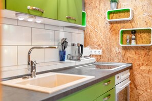 Fridge, oven, stovetop, dishwasher