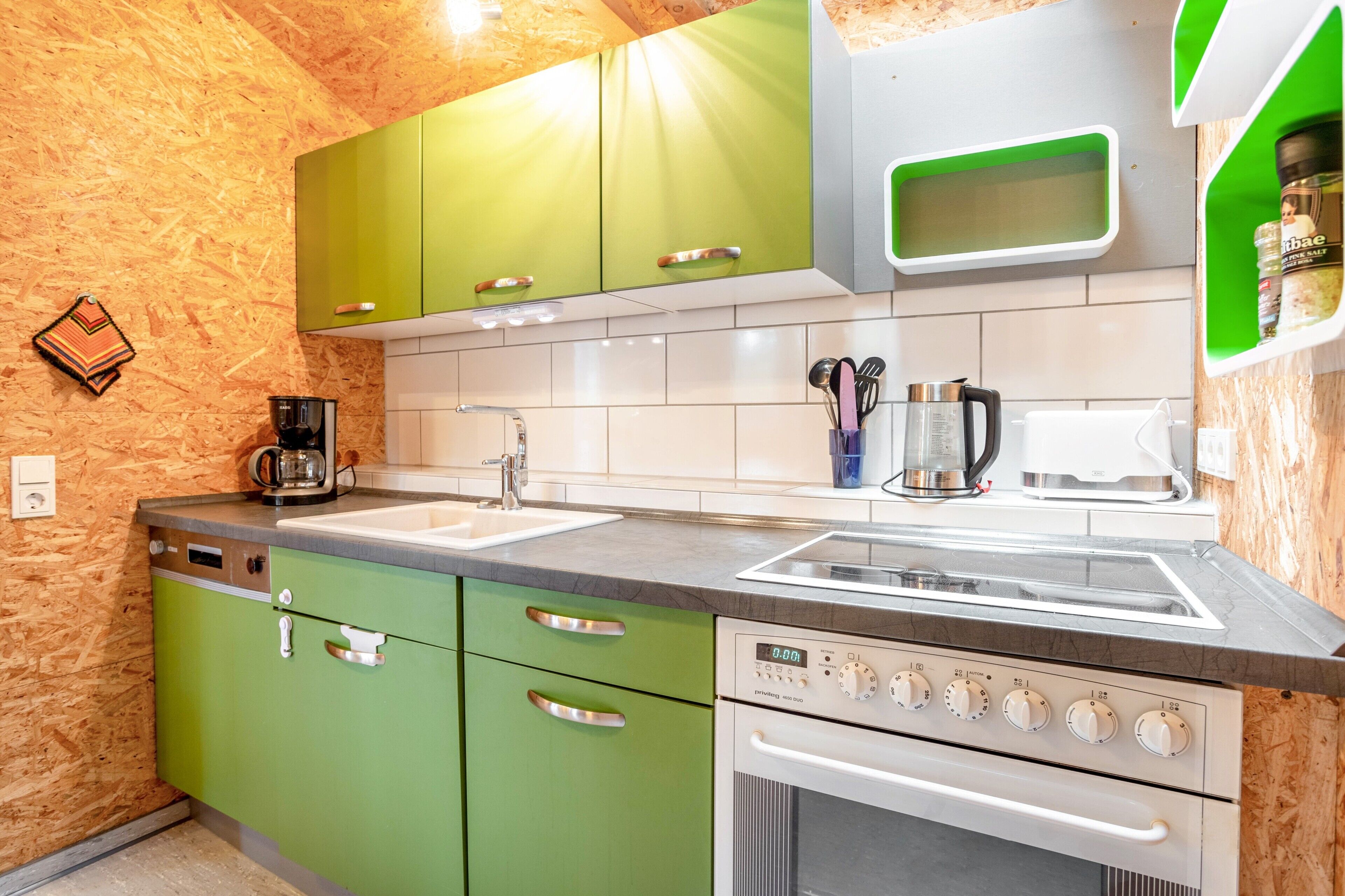 Kühlschrank, Ofen, Herdplatte, Geschirrspüler
