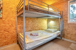 2 bedrooms, WiFi, bed sheets