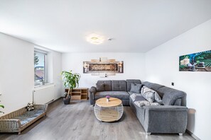 TV - Apartment 'Leas' with Wi-Fi (Aichen)
