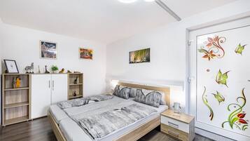 1 bedroom, free WiFi, bed sheets