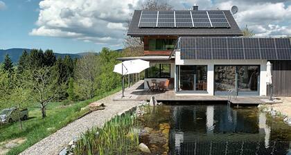 Holiday Home 'Am Teich' with Mountain View, Private Terrace and Wi-Fi