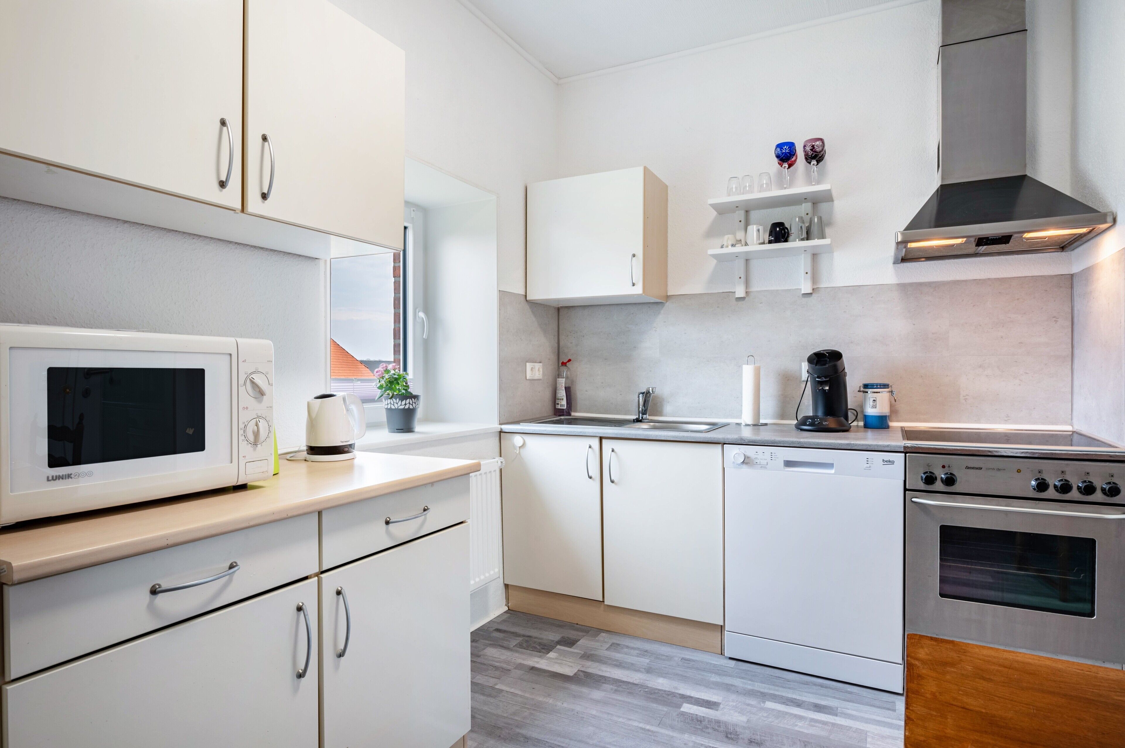 Refrigerador, microondas, horno, placa de cocina