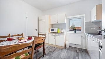 Refrigerador, microondas, horno, placa de cocina