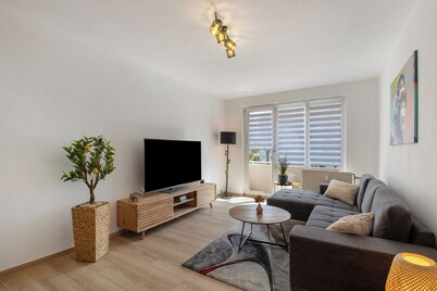 Apartment 'San Marino 3' with Lake View, Balcony and Wi-Fi