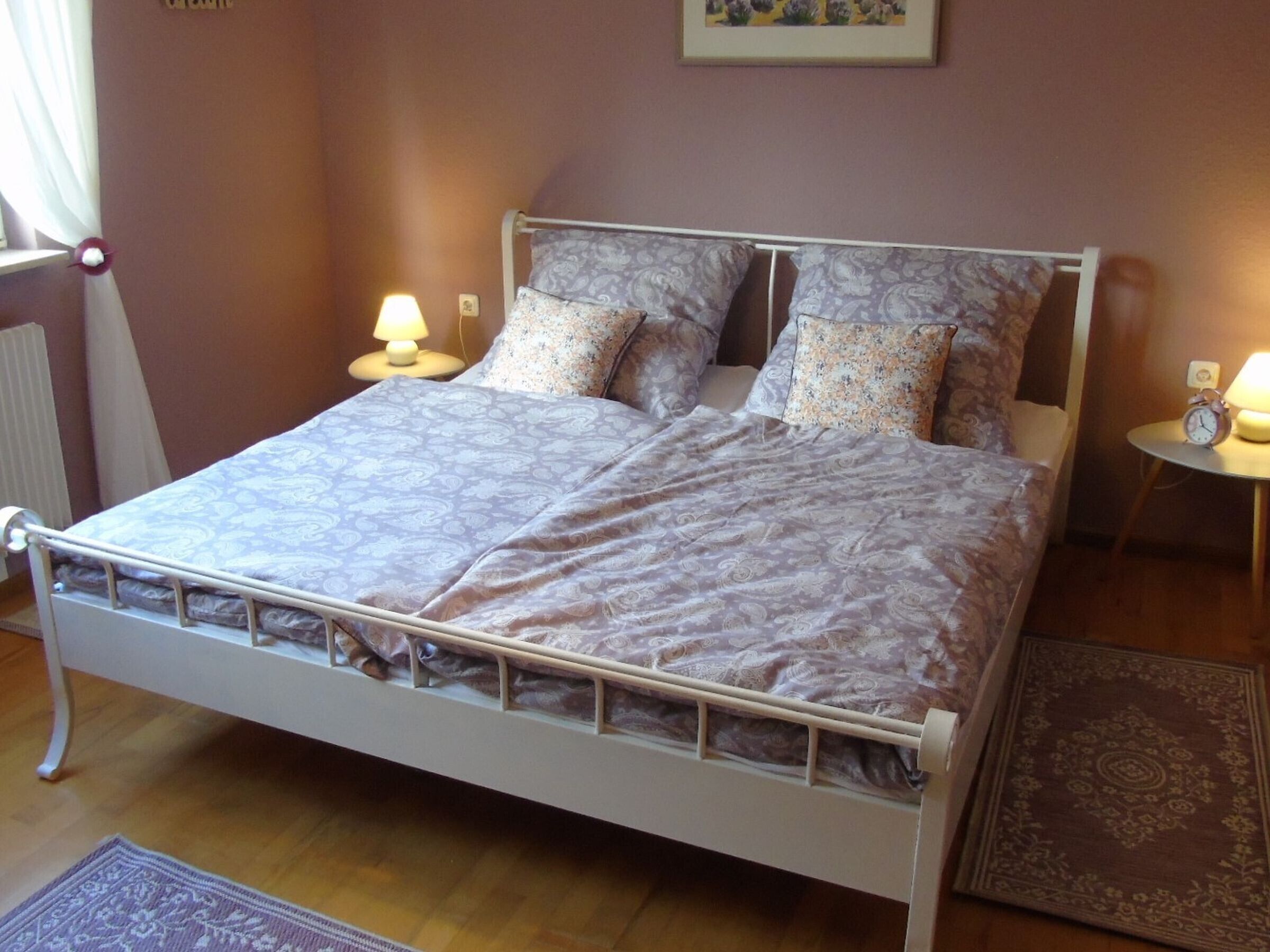 1 slaapkamer, een strijkplank/strijkijzer, gratis wifi, beddengoed