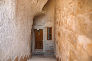 Royal Suite (Caves) | Egyptian cotton sheets, premium bedding, memory-foam beds, minibar -  The Kingdom Of Cappadocia Luxury Cave Hotel (Nevsehir)