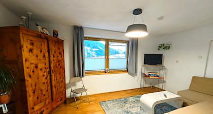 Appartement 'Mizi' avec vue sur la montagne, balcon et Wi-Fi