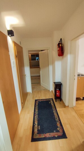 Interior - Apartment 'Mizi' with Mountain View, Balcony and Wi-Fi (Stall)