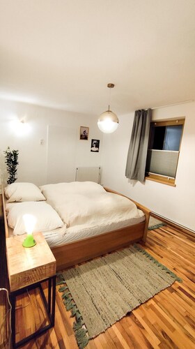 Ferienwohnung 'Mizi' mit Bergblick, Balkon und Wi-Fi