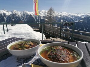 屋外ダイニングエリア