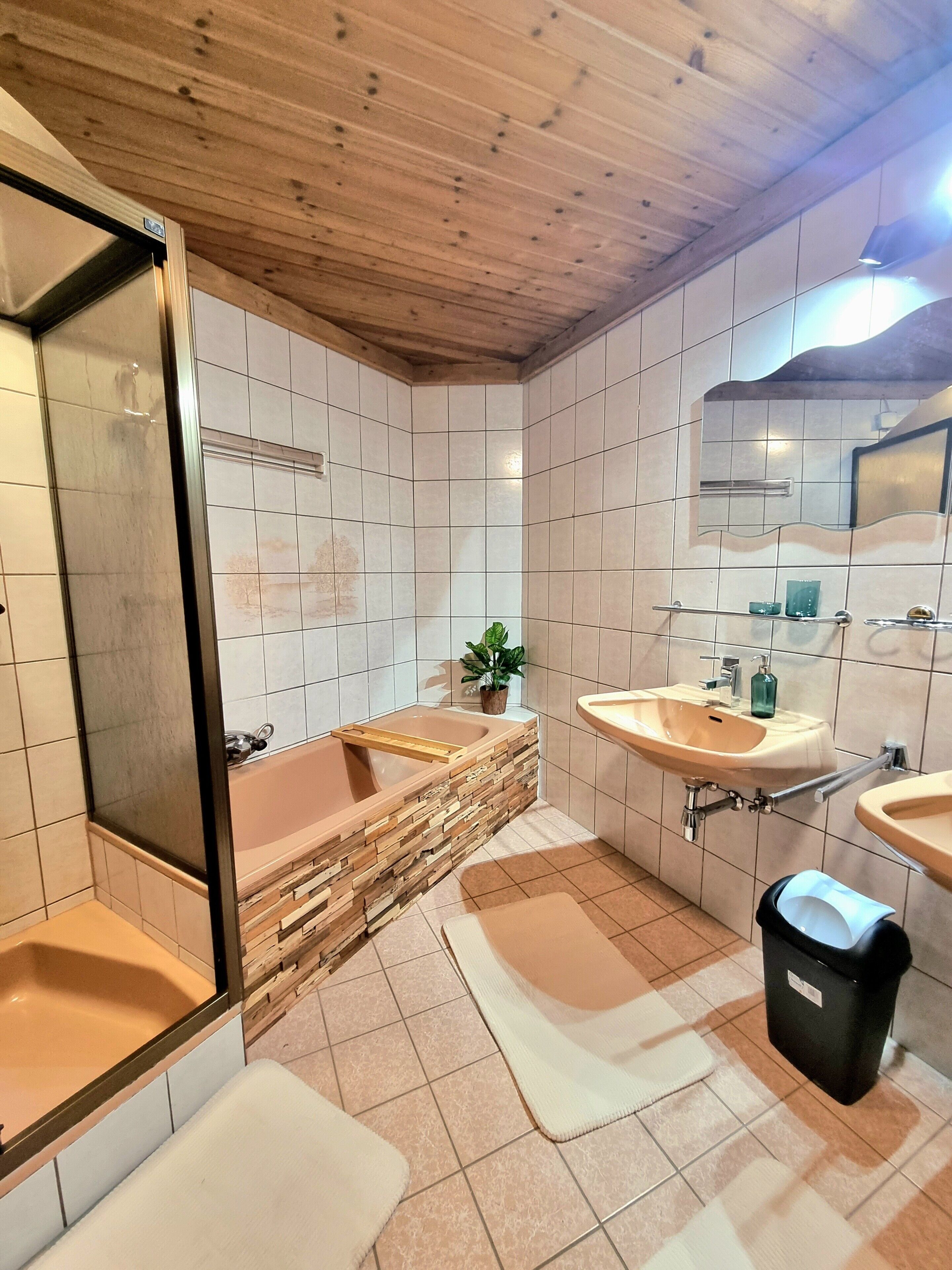 Douche, sèche-cheveux, serviettes fournies