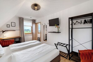 1 bedroom, free WiFi, bed sheets - Room 'Doppelzimmer 6 Premium' with Shared Terrace, Shared Garden and Wi-Fi (Dornstetten)