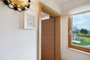 Interior - Room 'Doppelzimmer 6 Premium' with Shared Terrace, Shared Garden and Wi-Fi (Dornstetten)