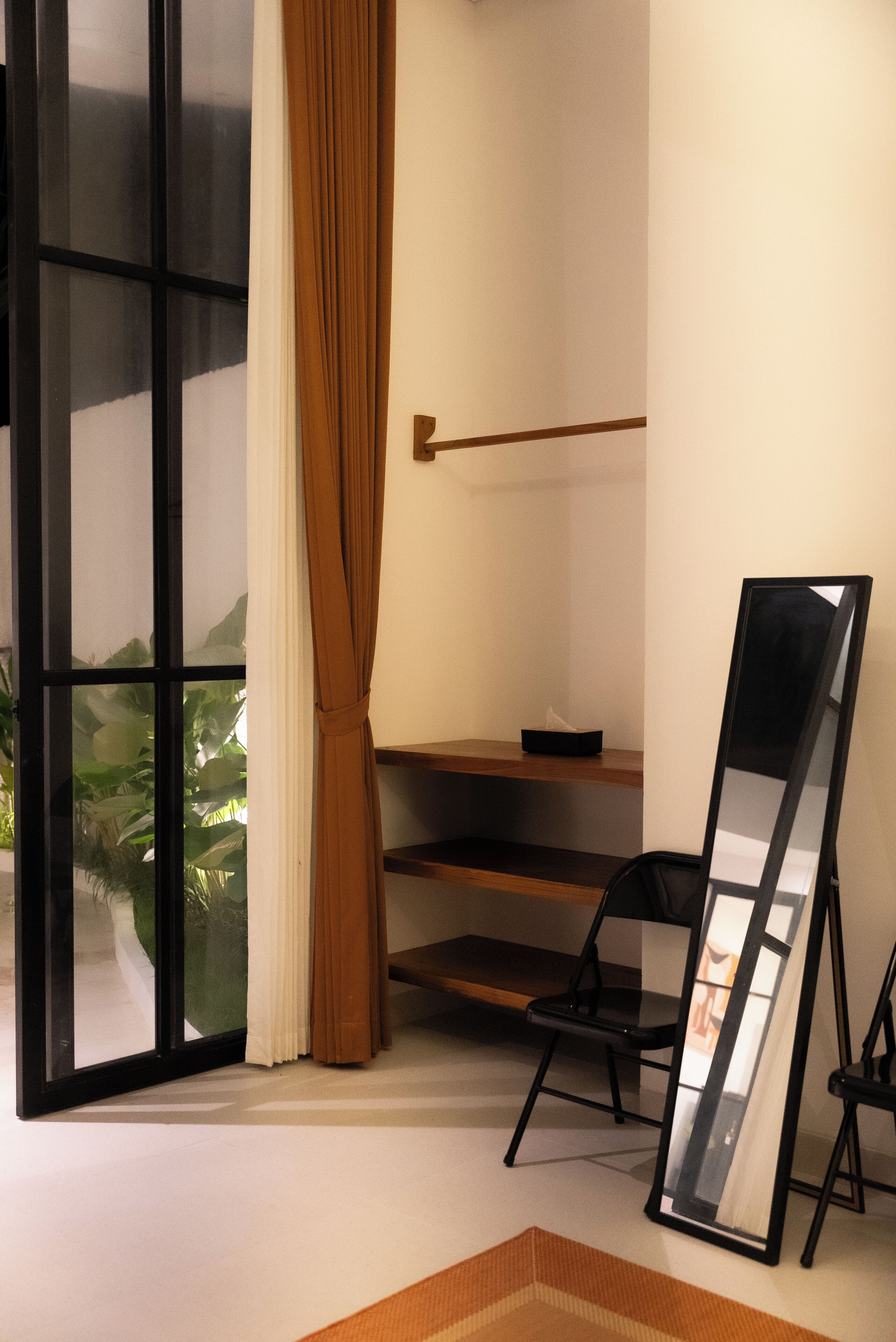 2 habitaciones, tabla de planchar con plancha, cunas y wifi gratis 