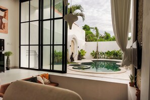 Deluxe villa, 2 slaapkamers, uitzicht op zwembad | Woonruimte