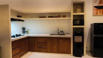 Vila luxo, 2 quartos, vista para a piscina | Cozinha americana privada | Torradeira, cadeirão de bebê, liquidificador, produtos de limpeza