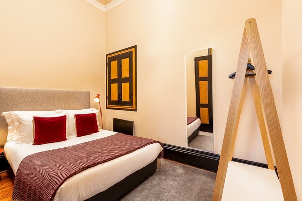 1 Schlafzimmer, Bügeleisen/Bügelbrett