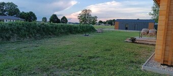 Gemütliches Holzhaus auf dem Airpark. Ruhige Lage und Familienfreundlich