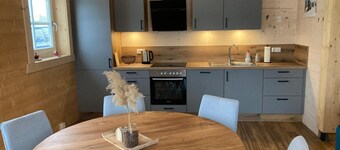 Cozy wooden house on the airpark. Quiet location and family-friendly