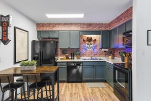 Refrigerador, horno, placa de cocina, lavavajillas