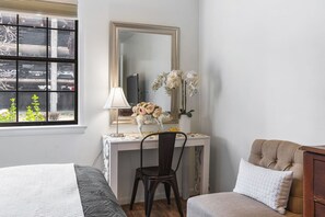 1 habitación, escritorio, tabla de planchar con plancha y wifi gratis 