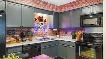 Refrigerador, horno, parrilla de estufa y lavavajillas