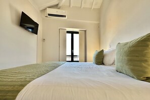 1 bedroom, iron/ironing board, free WiFi - Charming apartment in Porto’s Center (Oporto)