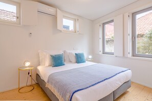 1 chambre, fer et planche à repasser, accès Internet